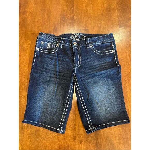 Woman’s Paisley sky bling Bermuda shorts - Picture 2 of 3